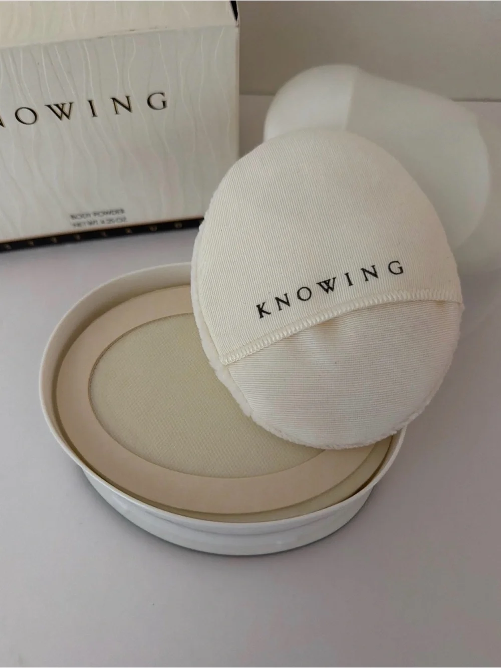 Estee Lauder Knowing Body Powder 4.25 oz